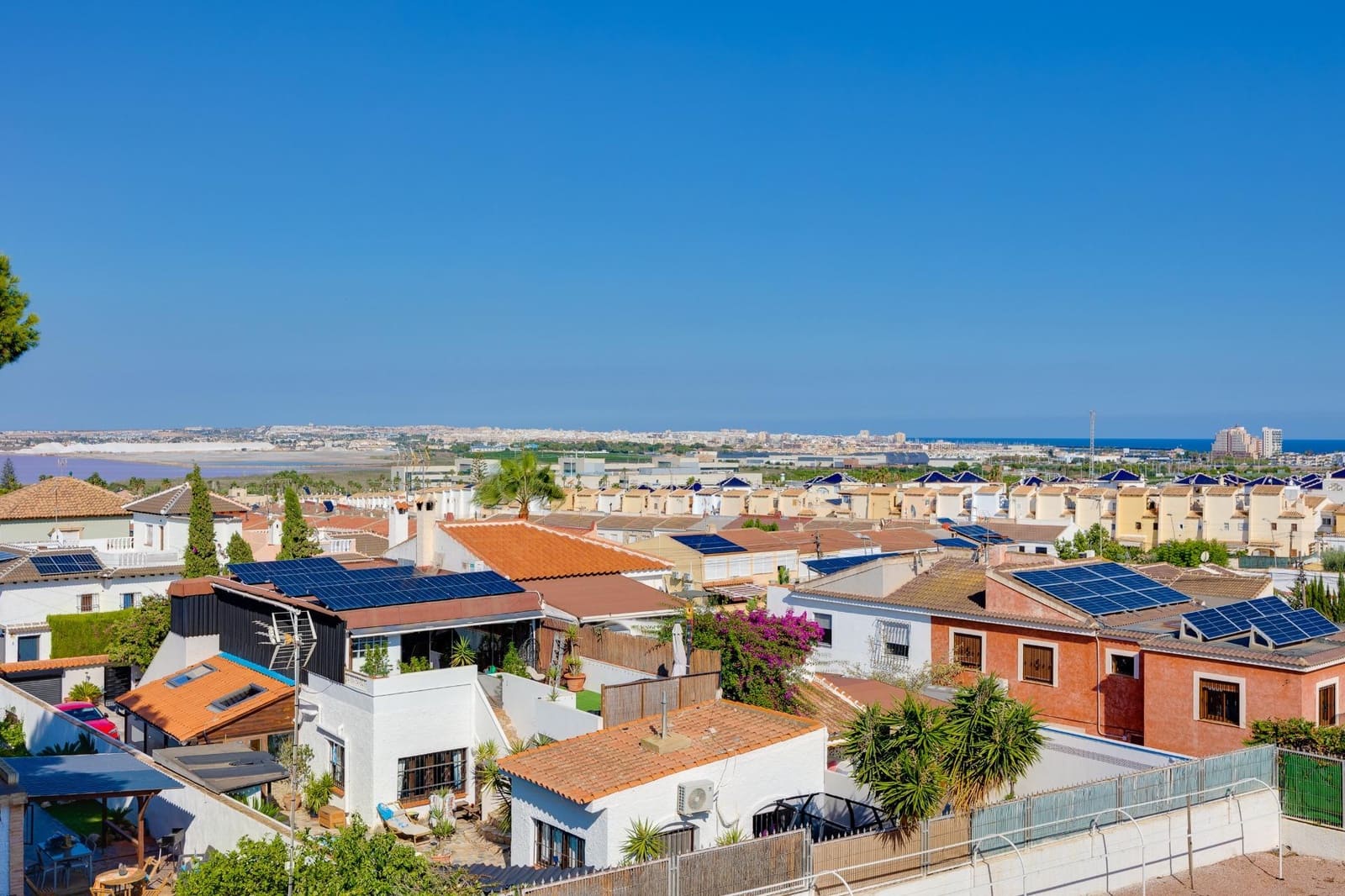 4 soveværelse Villa til leje i Torrevieja med swimmingpool garage - € 2.500 (Ref: 9317838)