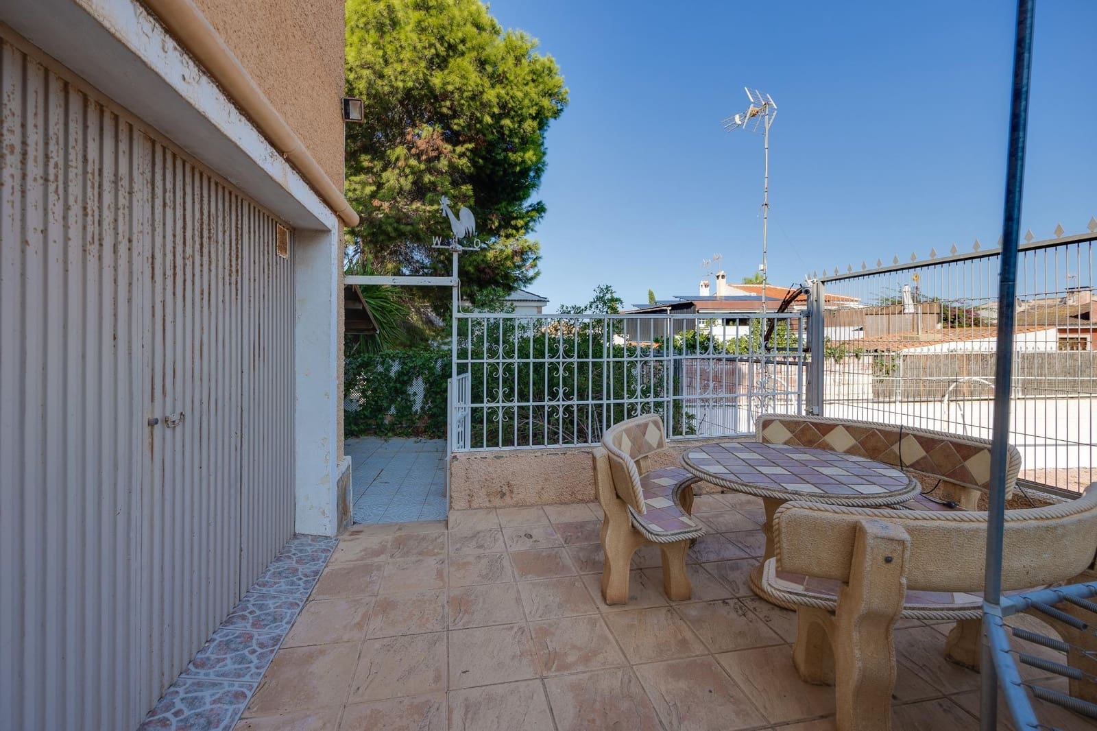 4 soveværelse Villa til leje i Torrevieja med swimmingpool garage - € 2.500 (Ref: 9317838)