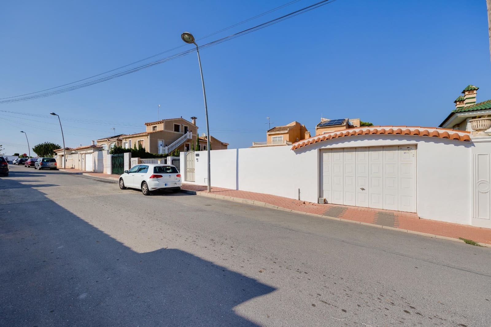 4 soveværelse Villa til leje i Torrevieja med swimmingpool garage - € 2.500 (Ref: 9317838)
