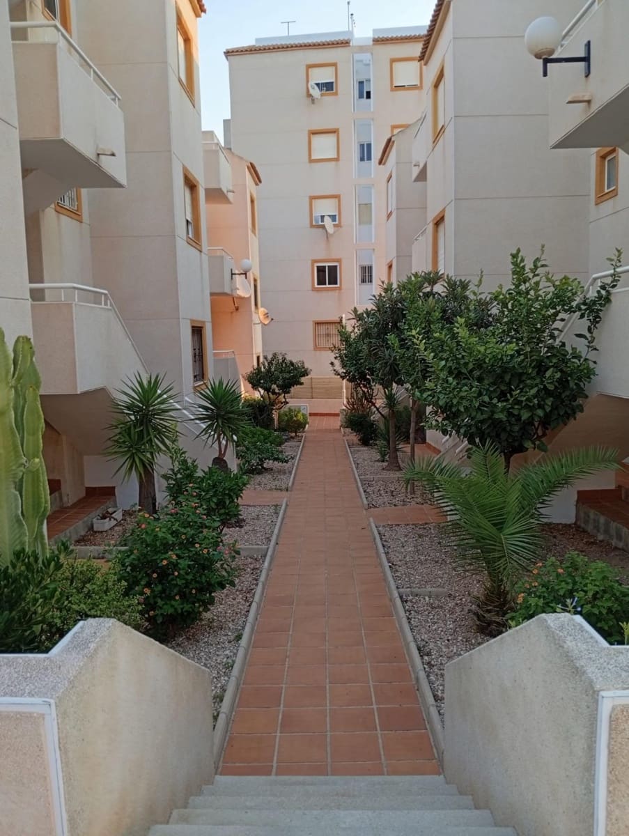 2 sypialnia Apartament na sprzedaż w Torrevieja z basenem - 139 900 € (Ref: 9373990)