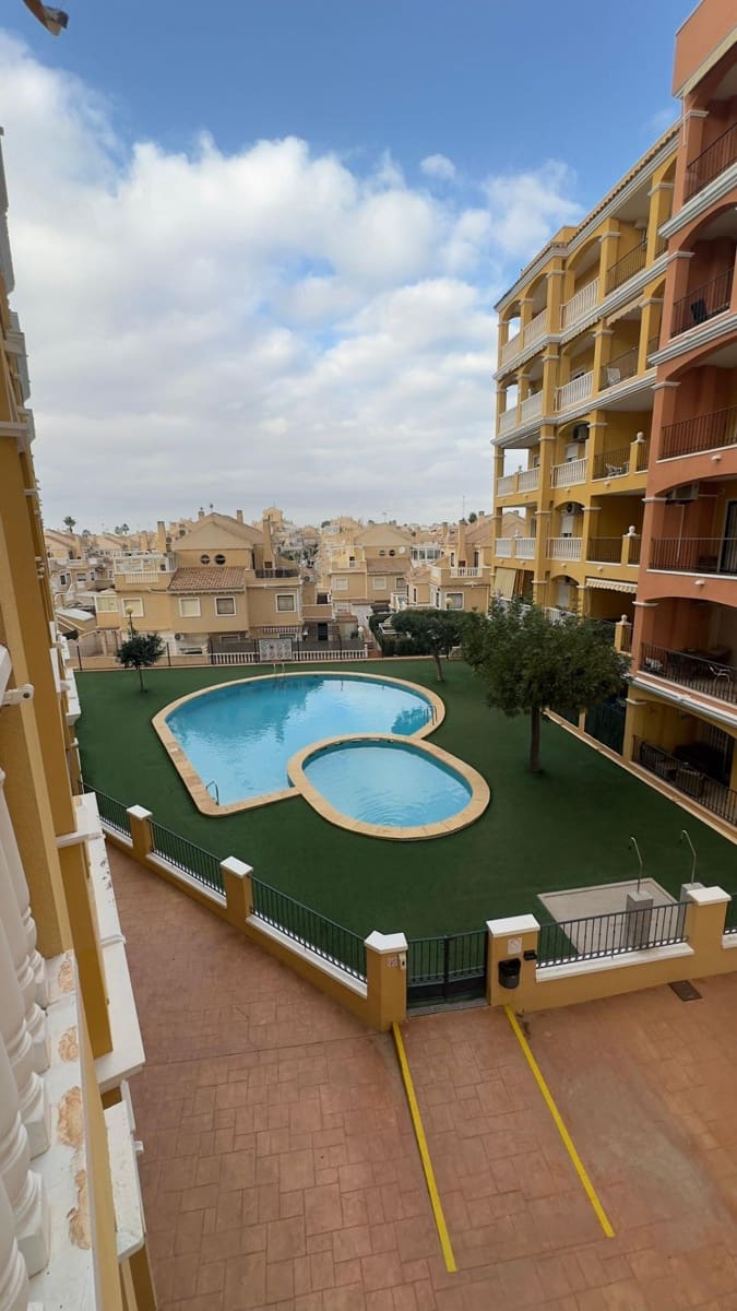 2 bedroom Apartment for rent in Torrevieja with pool - € 900 (Ref: 9450677)