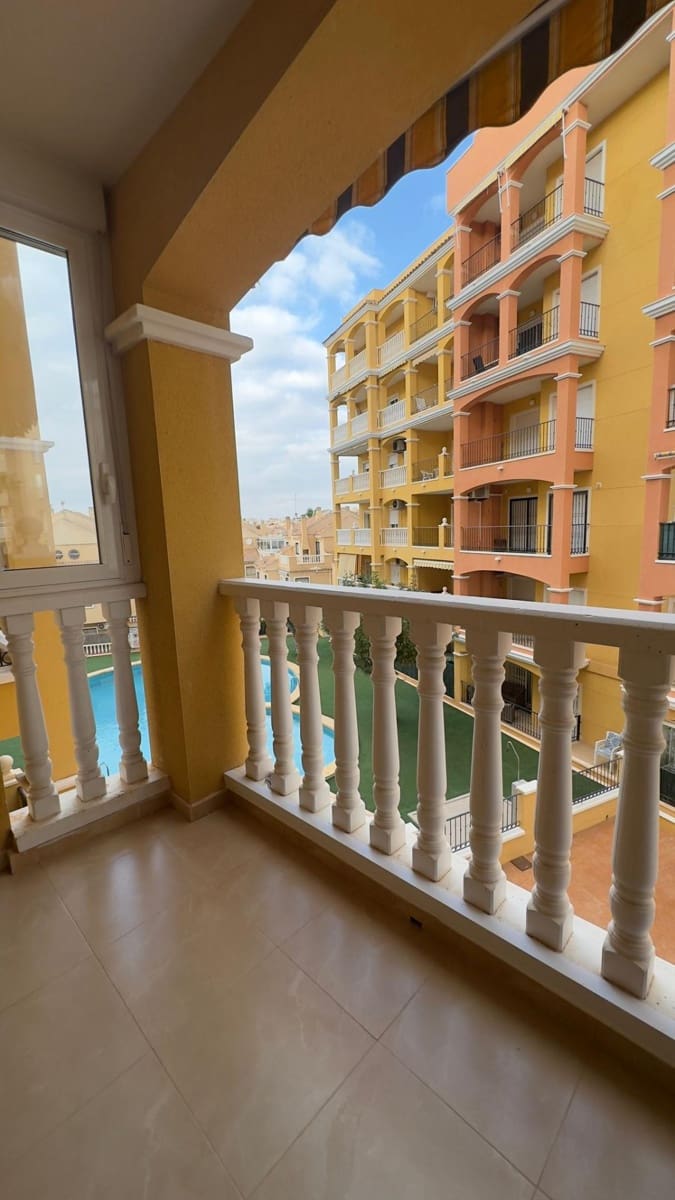 2 bedroom Apartment for rent in Torrevieja with pool - € 900 (Ref: 9450677)