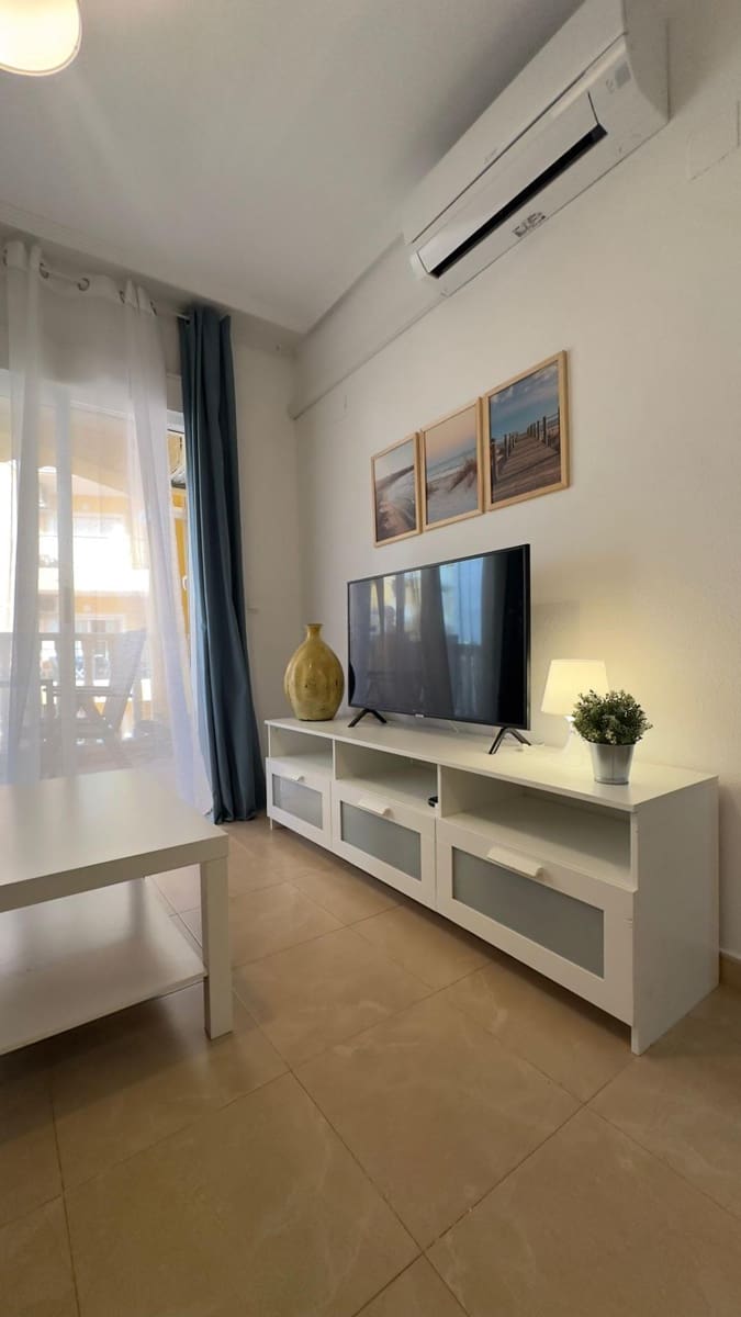 2 bedroom Apartment for rent in Torrevieja with pool - € 900 (Ref: 9450677)