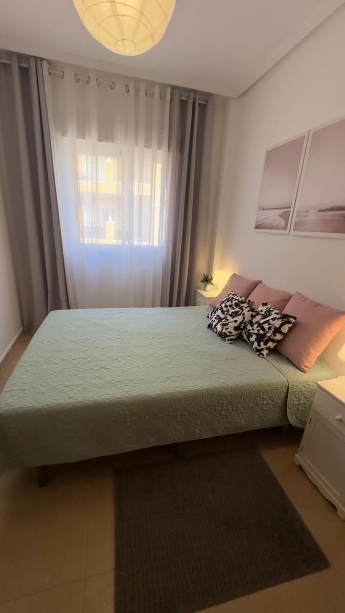 2 bedroom Apartment for rent in Torrevieja with pool - € 900 (Ref: 9450677)