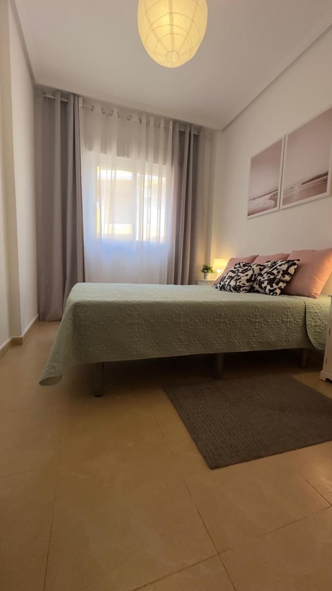 2 bedroom Apartment for rent in Torrevieja with pool - € 900 (Ref: 9450677)