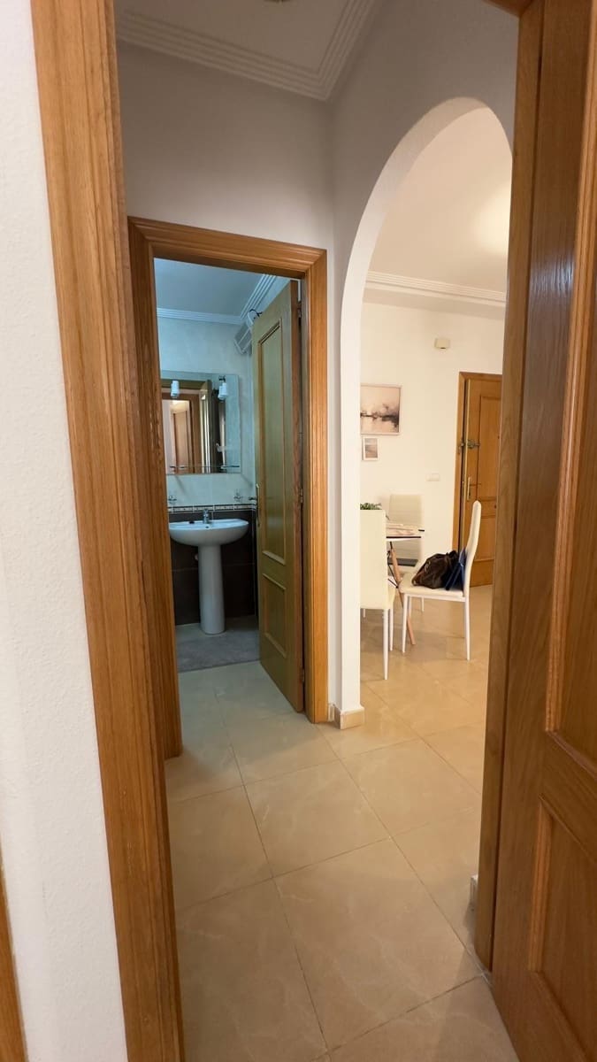 2 bedroom Apartment for rent in Torrevieja with pool - € 900 (Ref: 9450677)