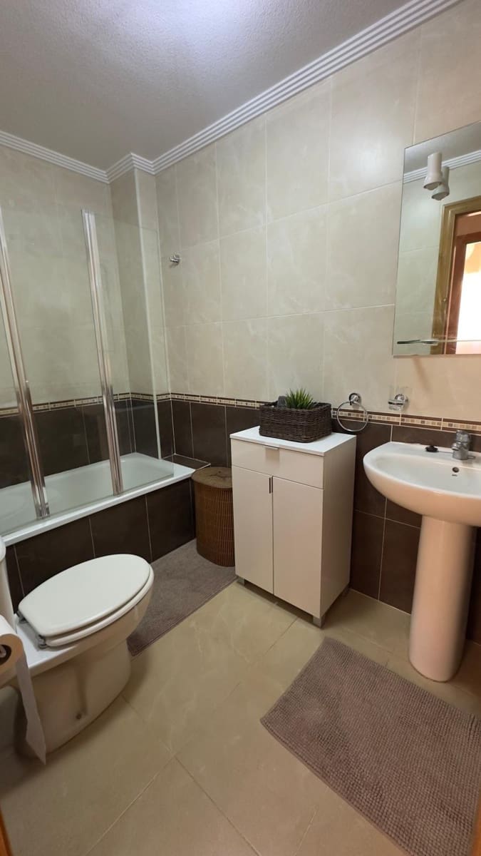 2 bedroom Apartment for rent in Torrevieja with pool - € 900 (Ref: 9450677)