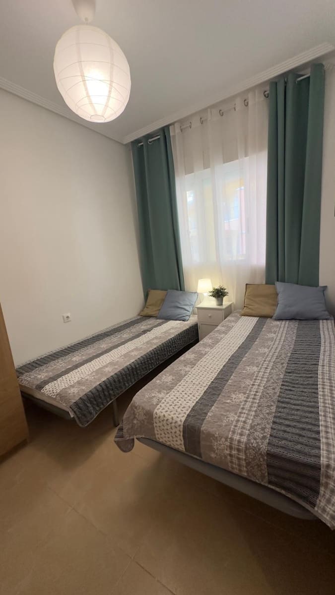 2 bedroom Apartment for rent in Torrevieja with pool - € 900 (Ref: 9450677)