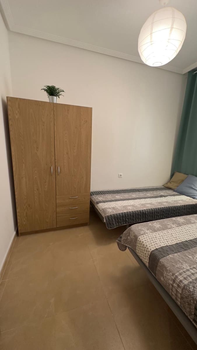 2 bedroom Apartment for rent in Torrevieja with pool - € 900 (Ref: 9450677)