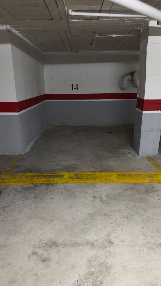 2 bedroom Apartment for rent in Torrevieja with pool - € 900 (Ref: 9450677)