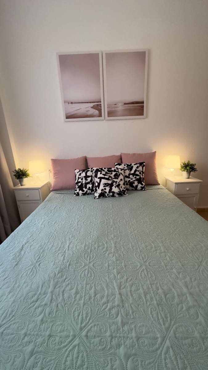 2 bedroom Apartment for rent in Torrevieja with pool - € 900 (Ref: 9450677)