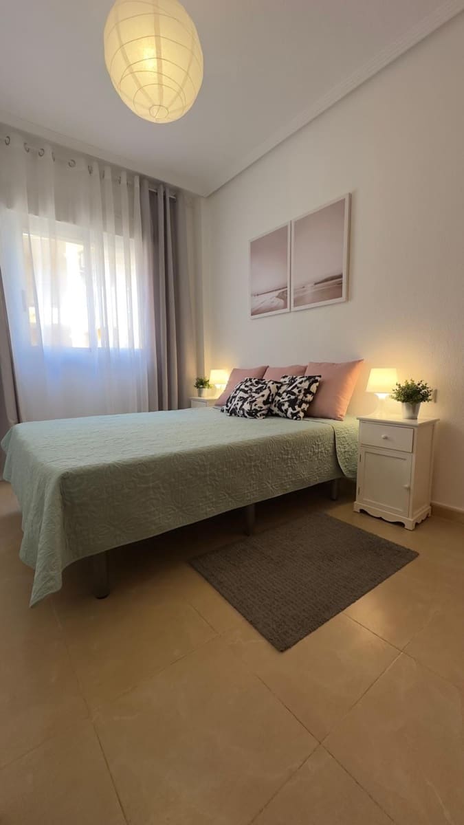 2 bedroom Apartment for rent in Torrevieja with pool - € 900 (Ref: 9450677)