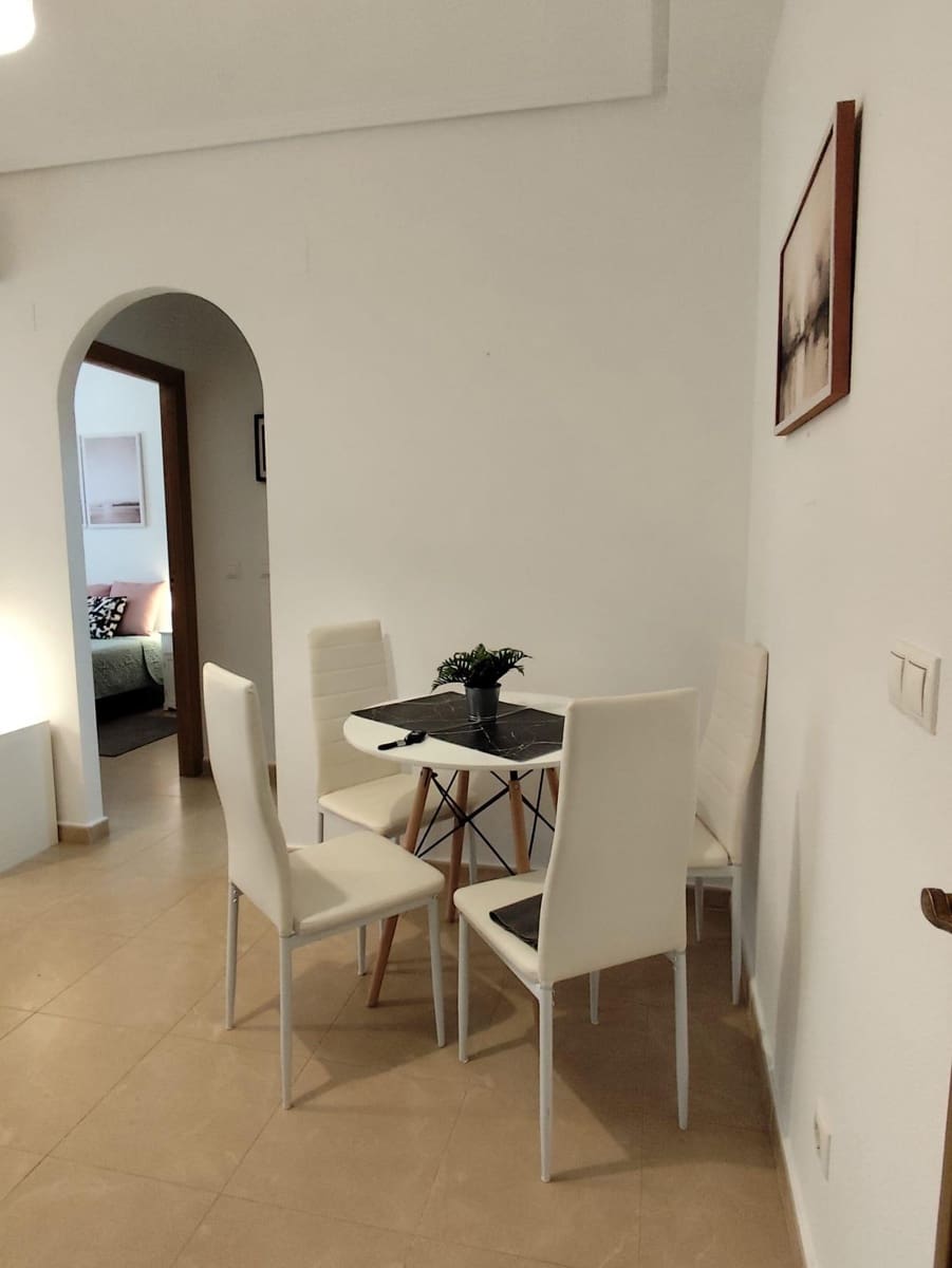 2 bedroom Apartment for rent in Torrevieja with pool - € 900 (Ref: 9450677)