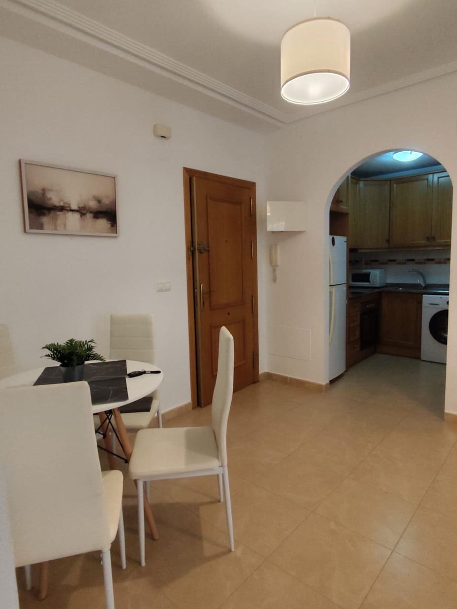 2 bedroom Apartment for rent in Torrevieja with pool - € 900 (Ref: 9450677)