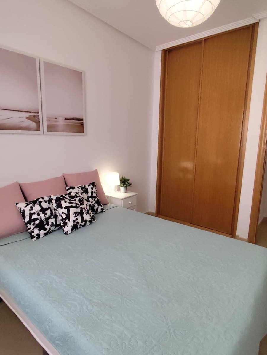 2 bedroom Apartment for rent in Torrevieja with pool - € 900 (Ref: 9450677)