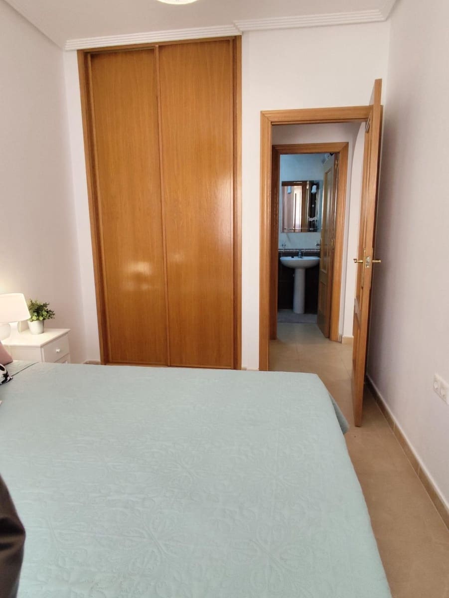 2 bedroom Apartment for rent in Torrevieja with pool - € 900 (Ref: 9450677)