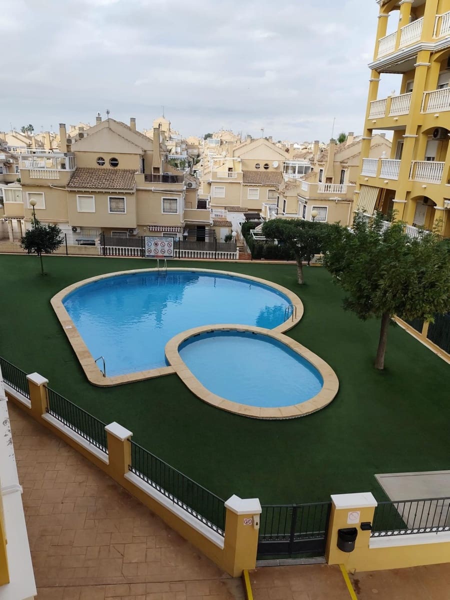 2 bedroom Apartment for rent in Torrevieja with pool - € 900 (Ref: 9450677)