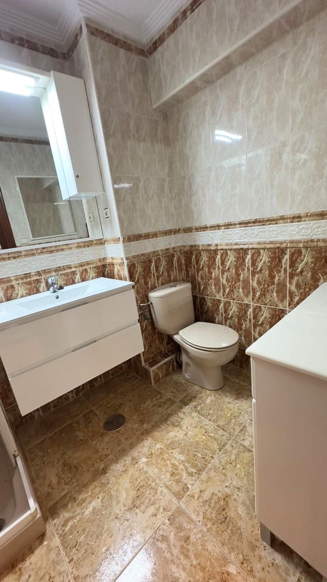 2 sypialnia Apartament do wynajęcia w Torrevieja z basenem - 1 100 € (Ref: 9452120)