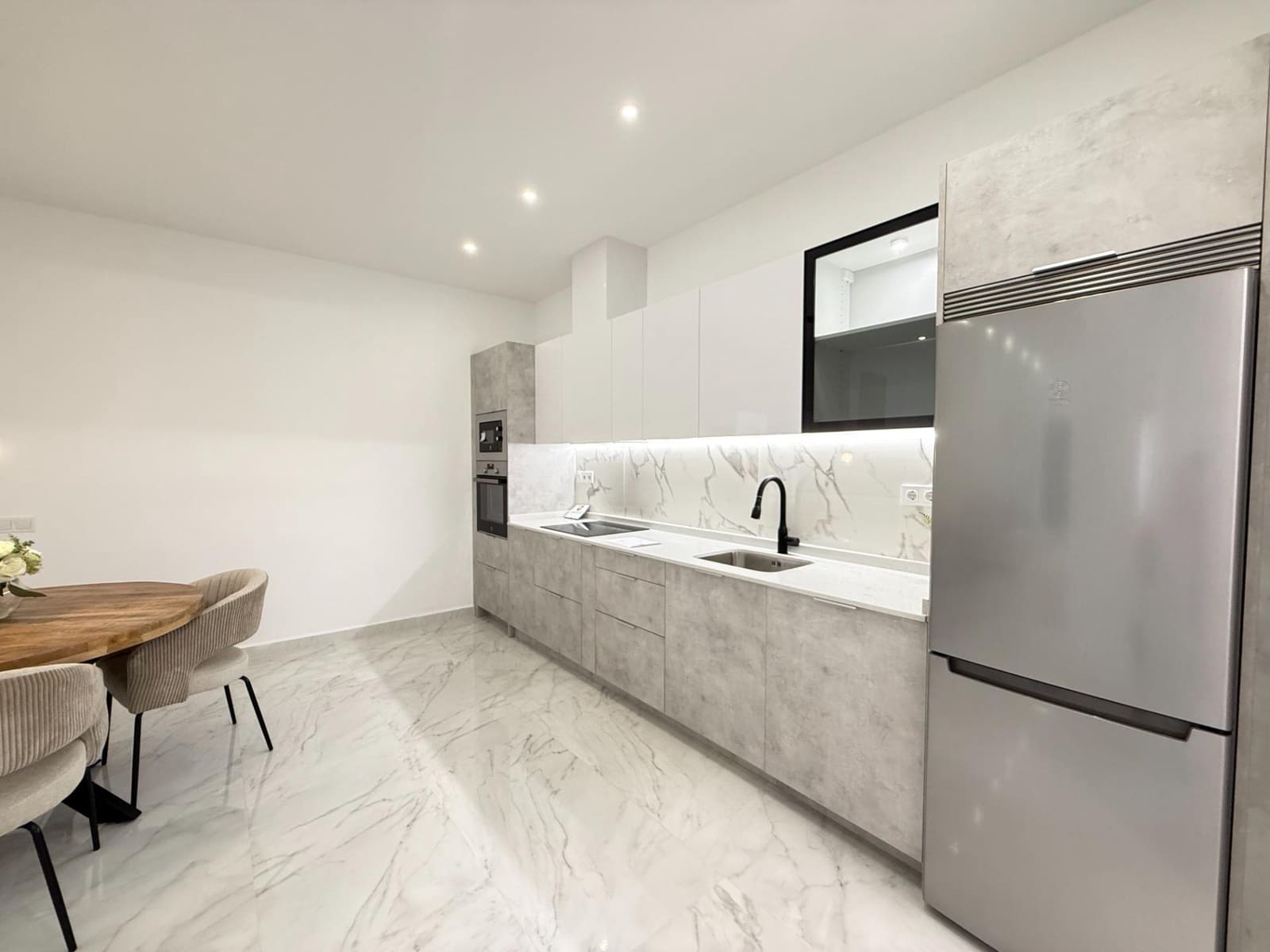 2 bedroom Apartment for sale in Torrevieja - € 259,000 (Ref: 9497180)