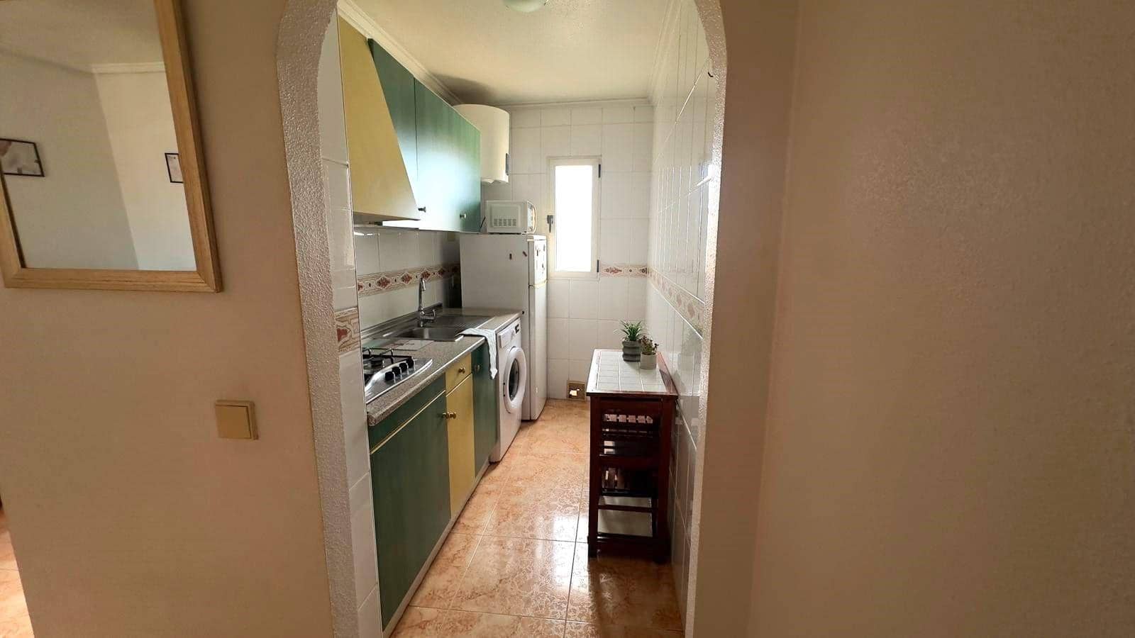 2 soveværelse Lejlighed til leje i Torrevieja - € 750 (Ref: 9524288)