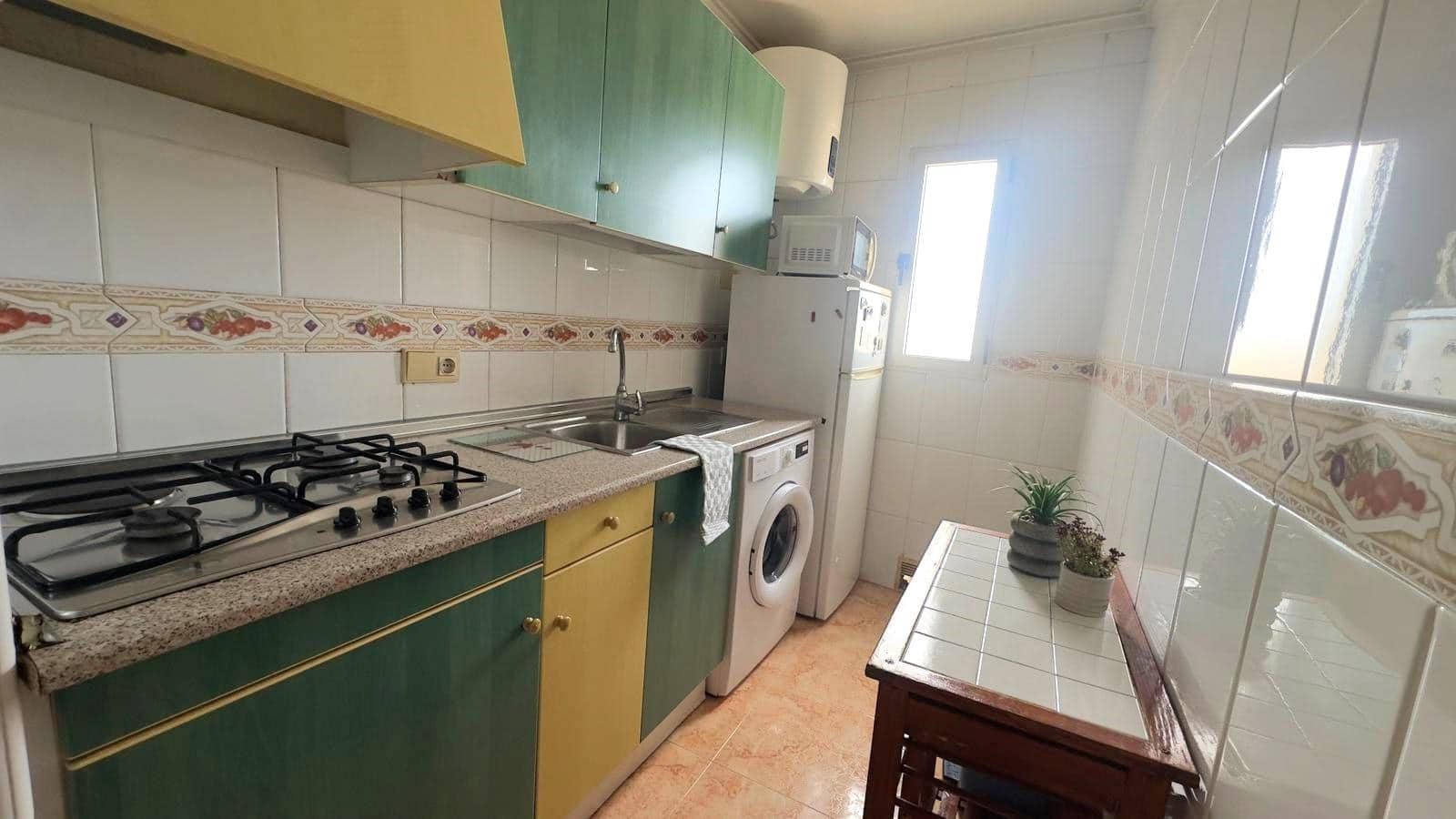 2 soveværelse Lejlighed til leje i Torrevieja - € 750 (Ref: 9524288)