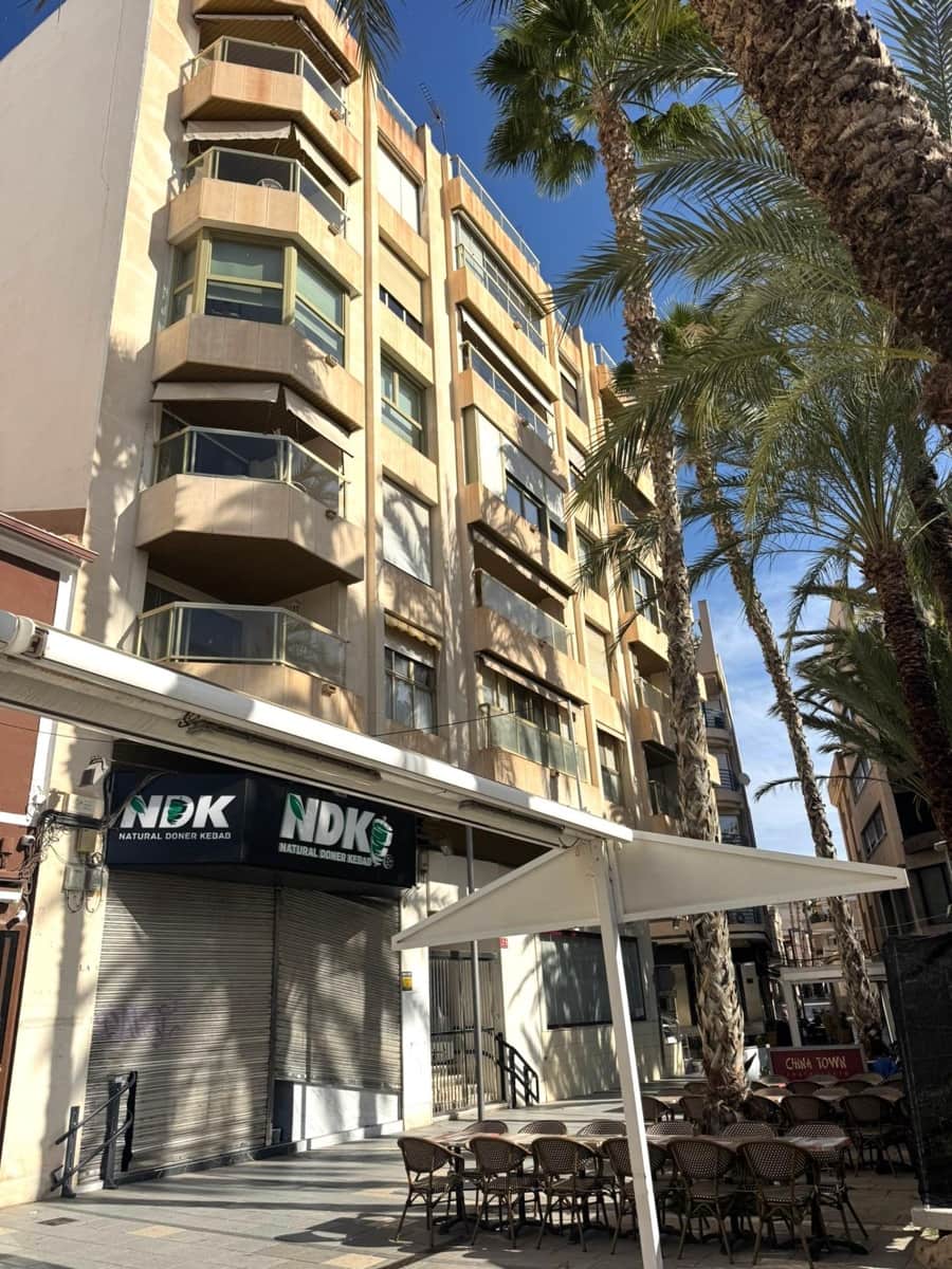 3 slaapkamer Appartement te koop in Torrevieja - € 380.000 (Ref: 9608055)