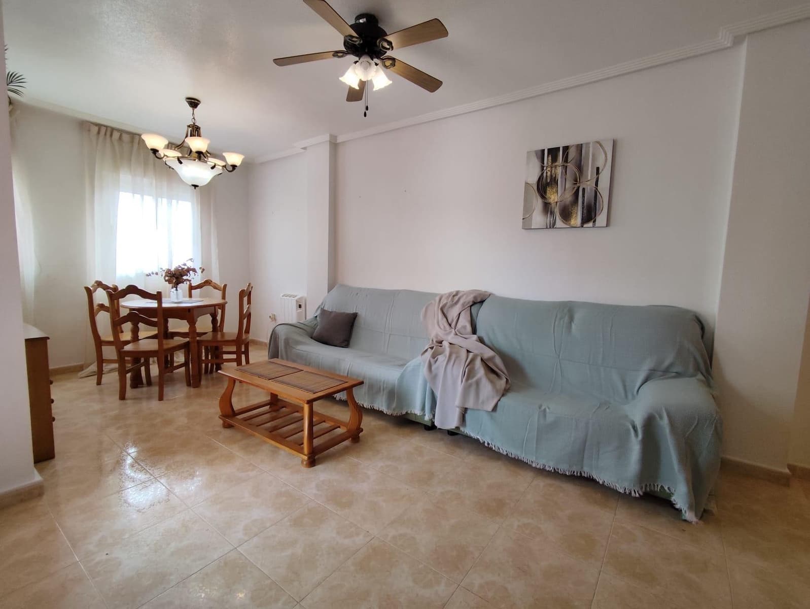 Appartement de 2 chambres à louer à Torrevieja avec piscine - 800 € (Ref: 9651962)