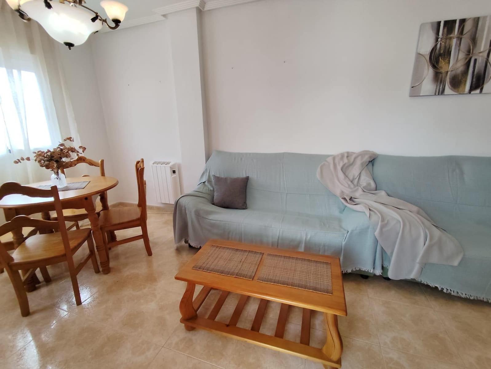 Appartement de 2 chambres à louer à Torrevieja avec piscine - 800 € (Ref: 9651962)