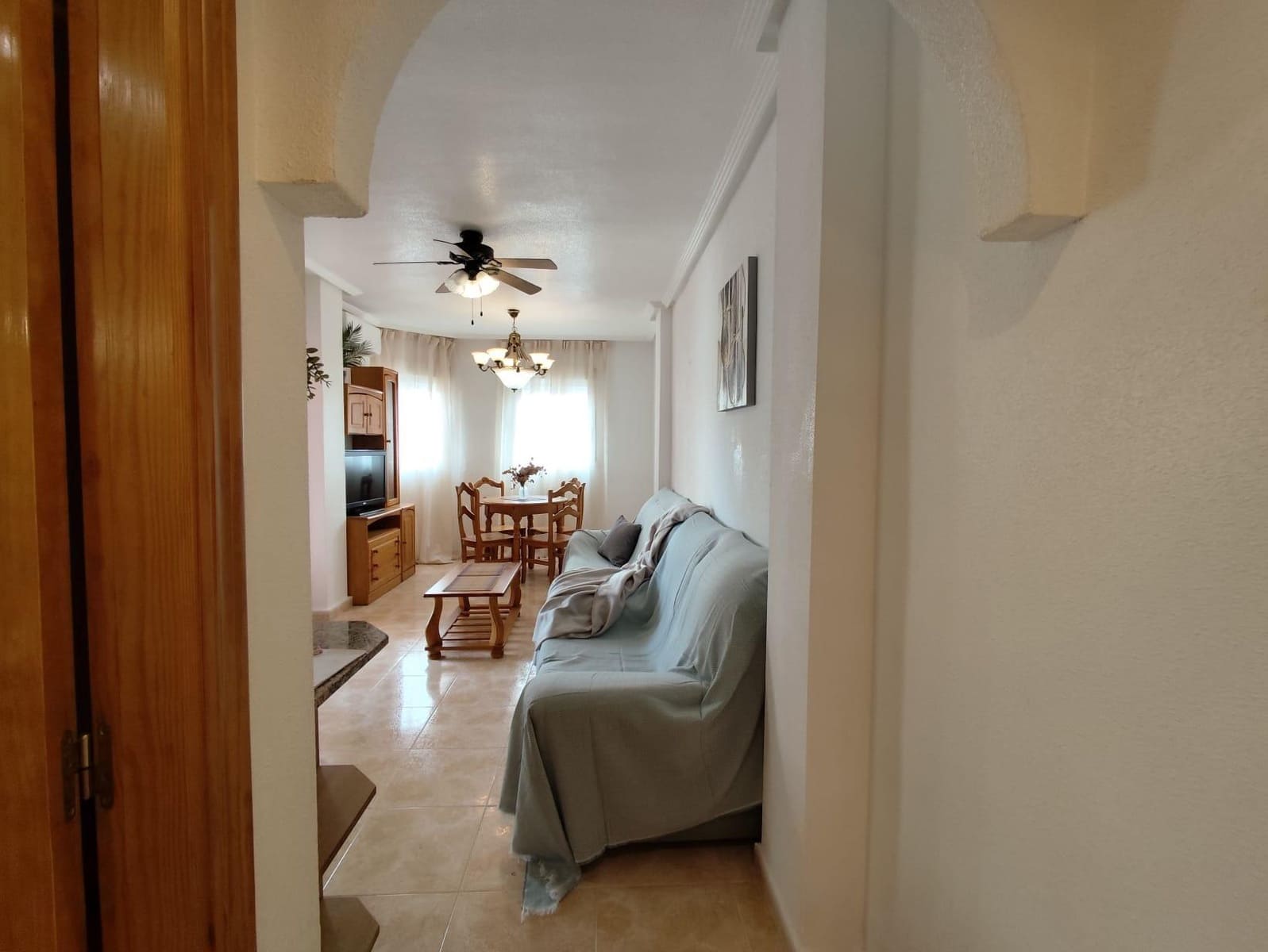 Appartement de 2 chambres à louer à Torrevieja avec piscine - 800 € (Ref: 9651962)