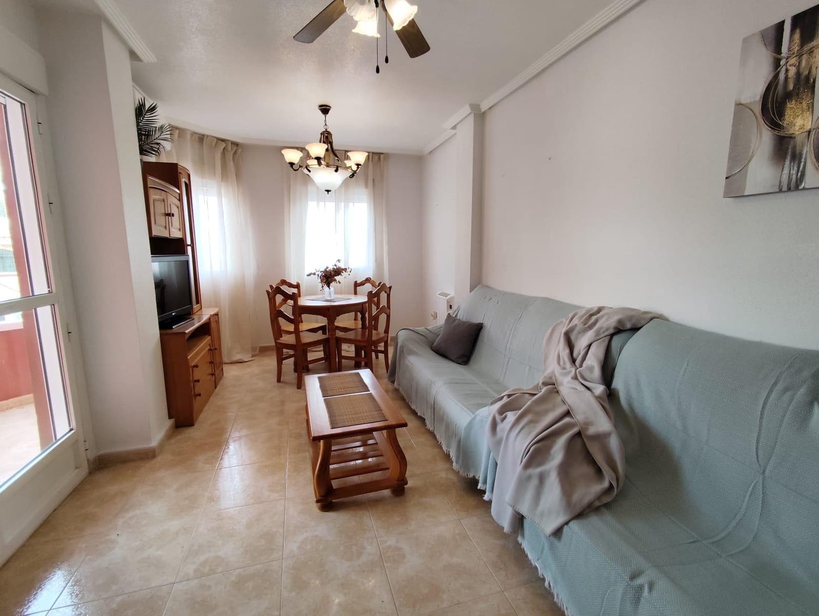 Appartement de 2 chambres à louer à Torrevieja avec piscine - 800 € (Ref: 9651962)