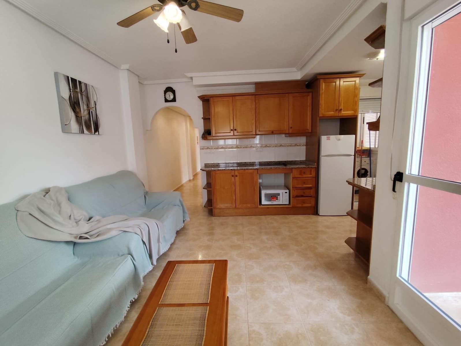 Appartement de 2 chambres à louer à Torrevieja avec piscine - 800 € (Ref: 9651962)