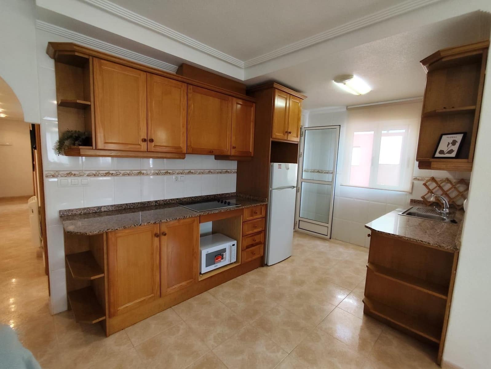 Appartement de 2 chambres à louer à Torrevieja avec piscine - 800 € (Ref: 9651962)