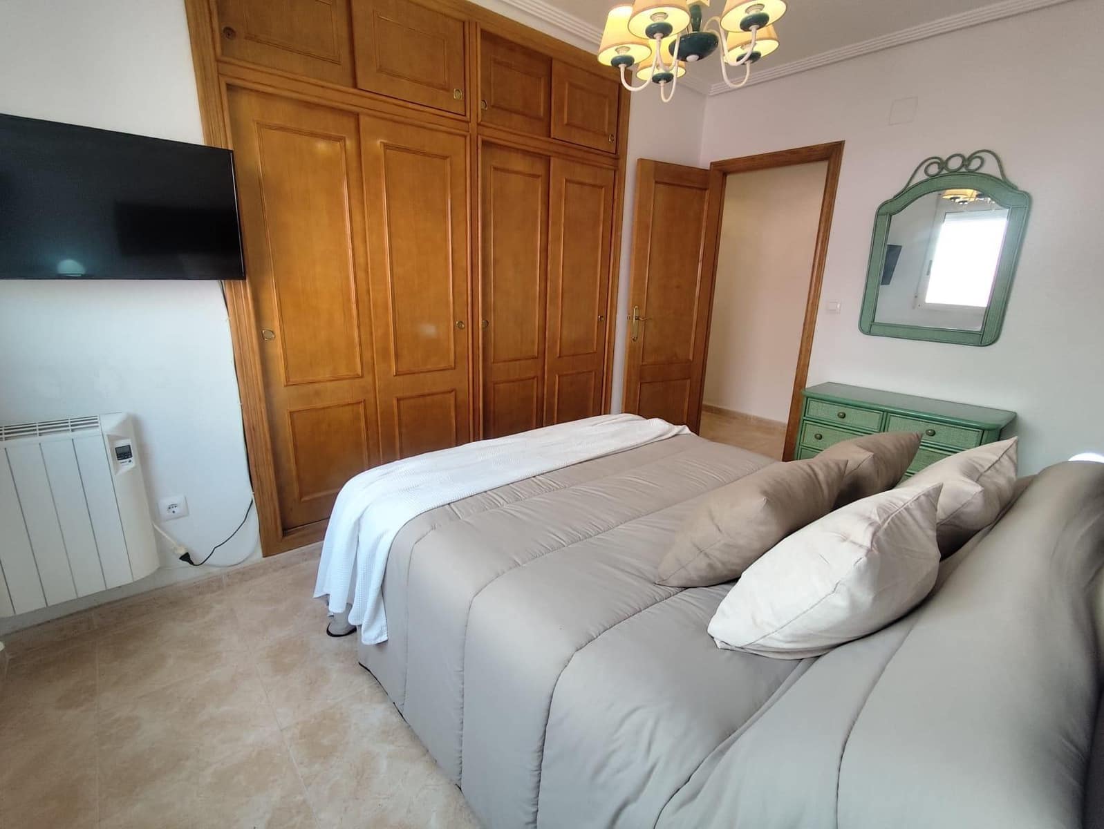 Appartement de 2 chambres à louer à Torrevieja avec piscine - 800 € (Ref: 9651962)