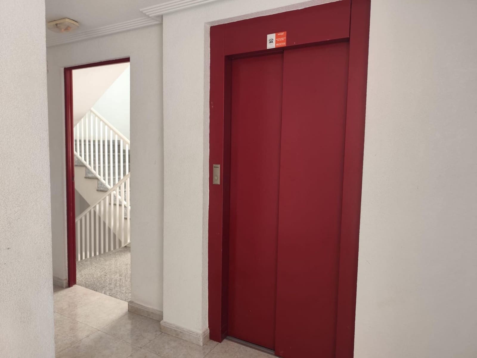 Appartement de 2 chambres à louer à Torrevieja avec piscine - 800 € (Ref: 9651962)