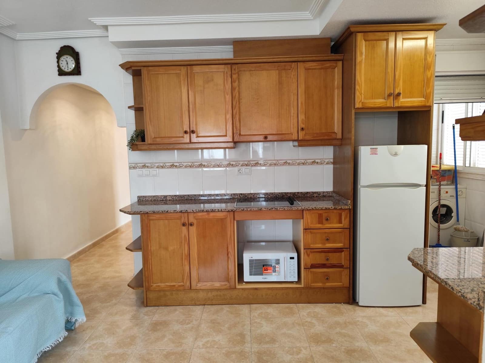Appartement de 2 chambres à louer à Torrevieja avec piscine - 800 € (Ref: 9651962)
