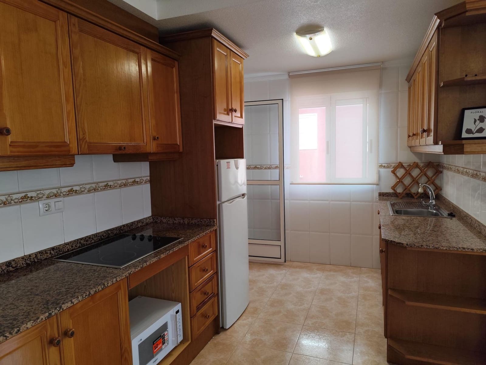 Appartement de 2 chambres à louer à Torrevieja avec piscine - 800 € (Ref: 9651962)