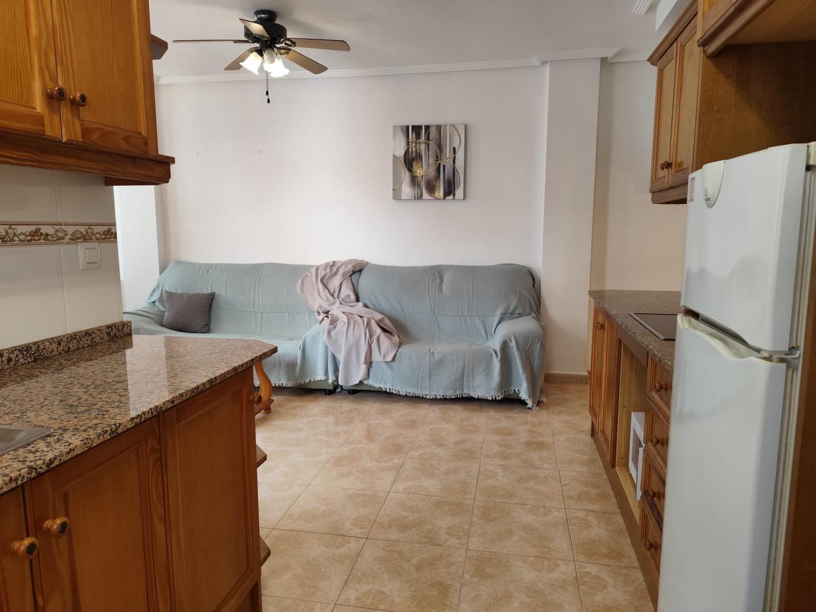 Appartement de 2 chambres à louer à Torrevieja avec piscine - 800 € (Ref: 9651962)