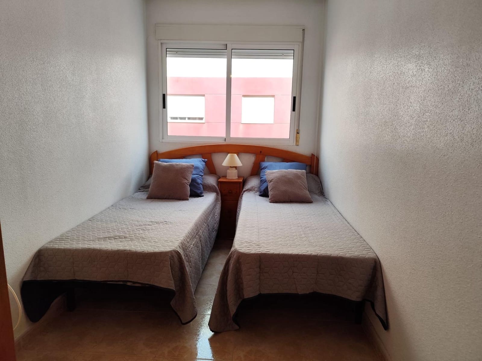 Appartement de 2 chambres à louer à Torrevieja avec piscine - 800 € (Ref: 9651962)