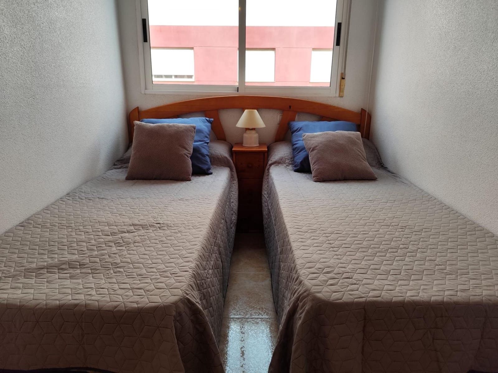Appartement de 2 chambres à louer à Torrevieja avec piscine - 800 € (Ref: 9651962)
