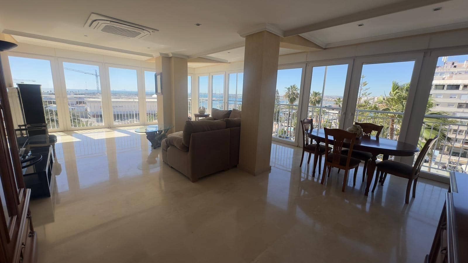 5 quarto Apartamento para arrendar em Torrevieja - 1 500 € (Ref: 9690594)