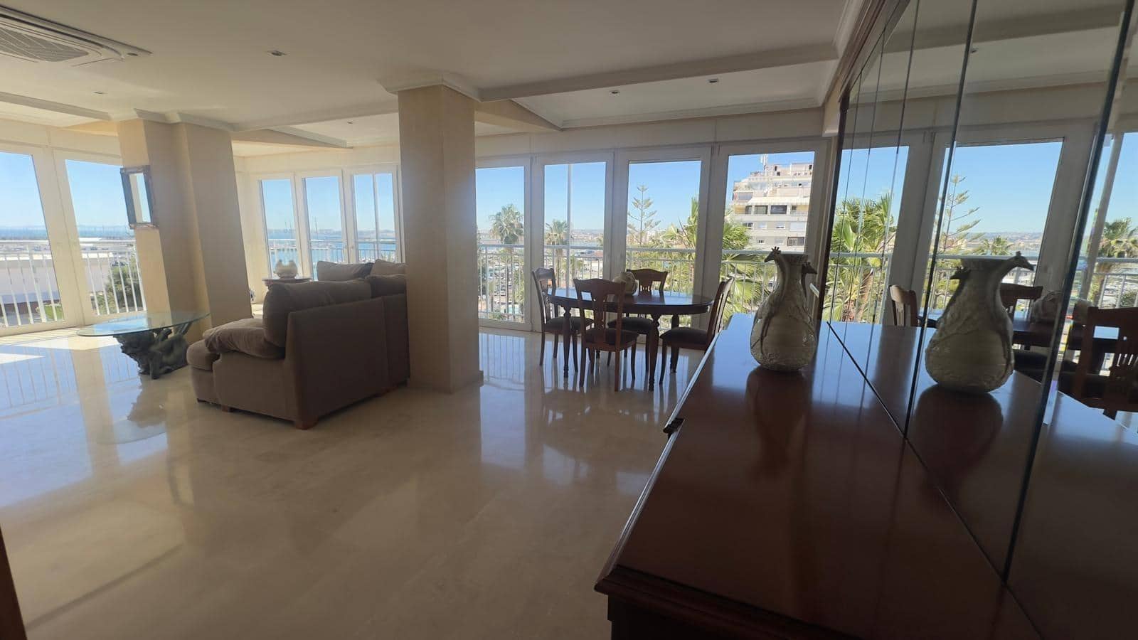 5 quarto Apartamento para arrendar em Torrevieja - 1 500 € (Ref: 9690594)