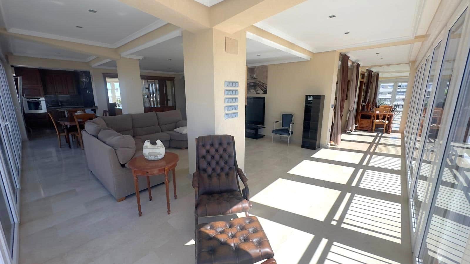 5 quarto Apartamento para arrendar em Torrevieja - 1 500 € (Ref: 9690594)