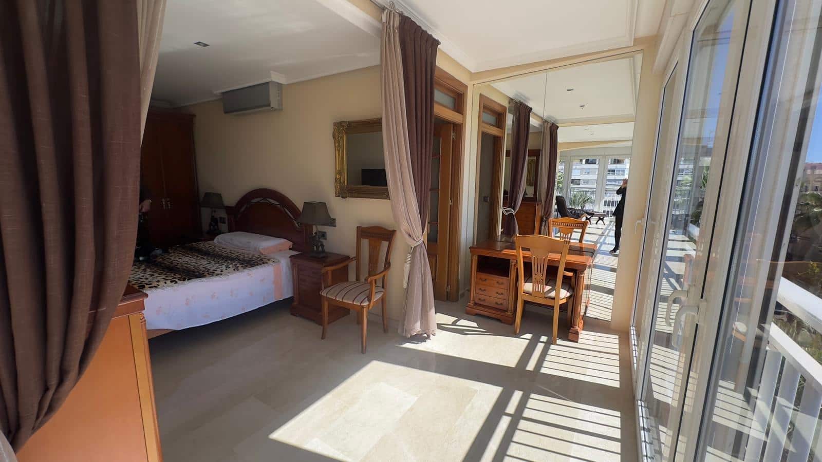 5 quarto Apartamento para arrendar em Torrevieja - 1 500 € (Ref: 9690594)