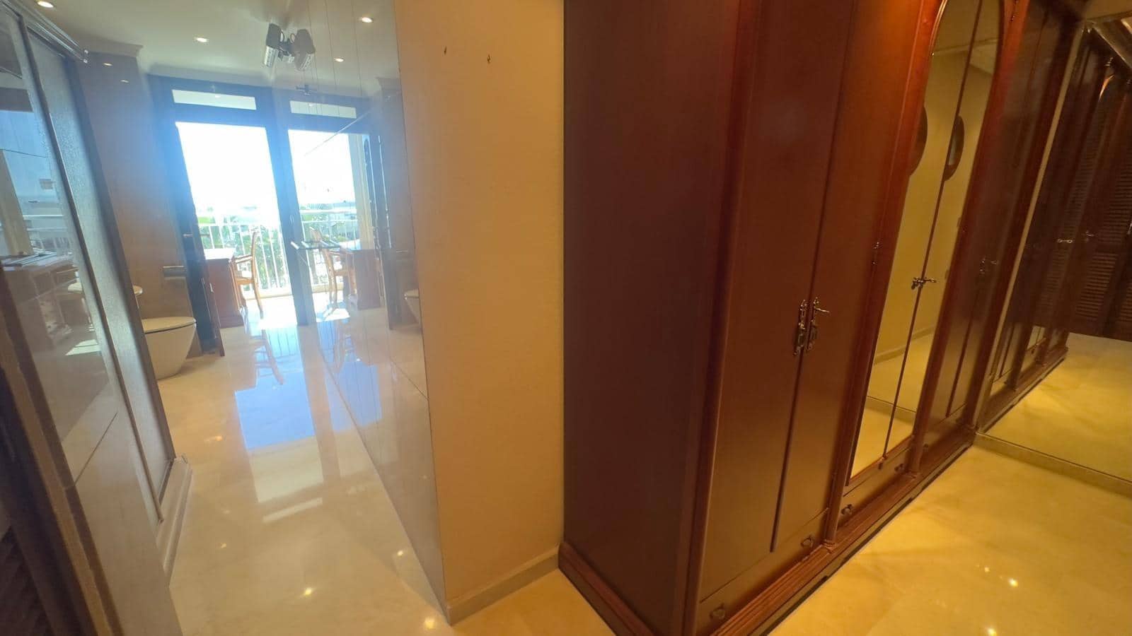 5 quarto Apartamento para arrendar em Torrevieja - 1 500 € (Ref: 9690594)