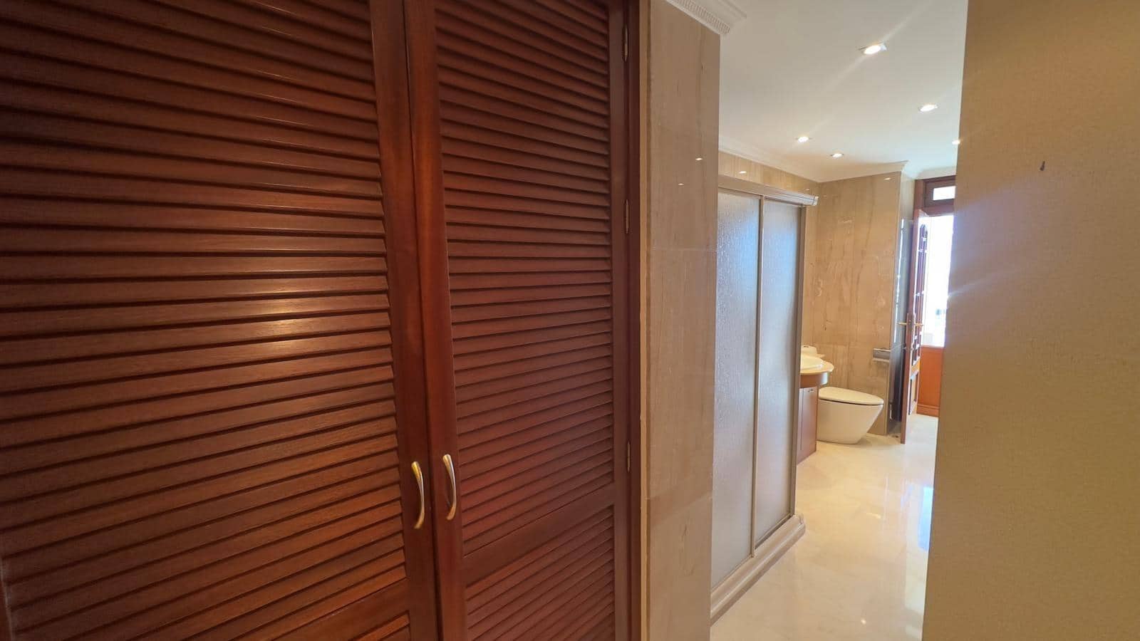 5 quarto Apartamento para arrendar em Torrevieja - 1 500 € (Ref: 9690594)