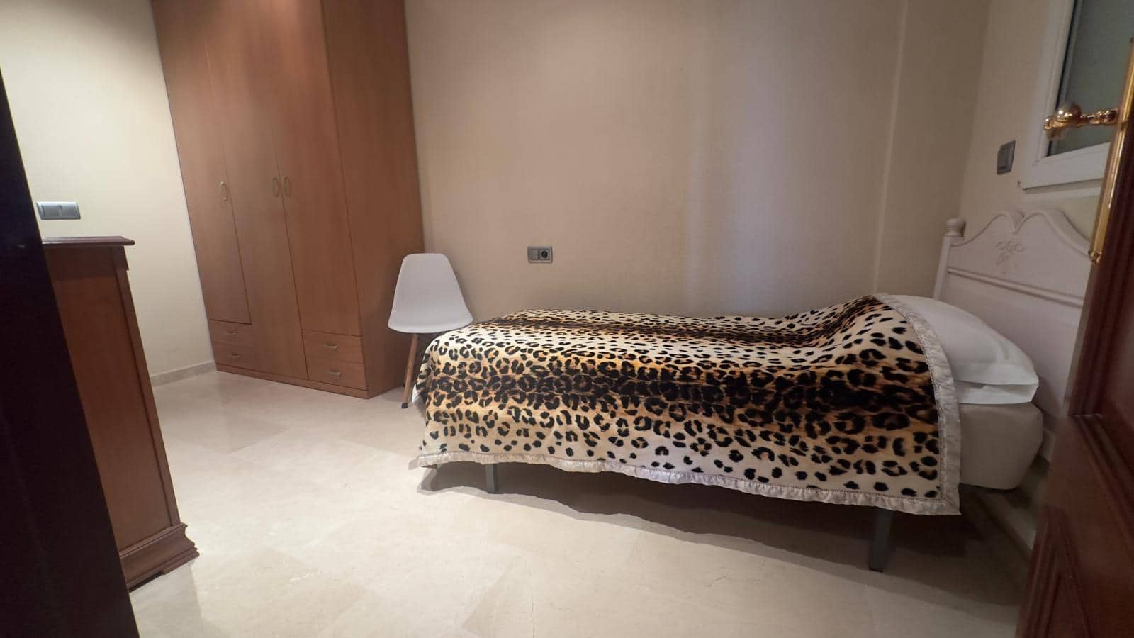 5 quarto Apartamento para arrendar em Torrevieja - 1 500 € (Ref: 9690594)