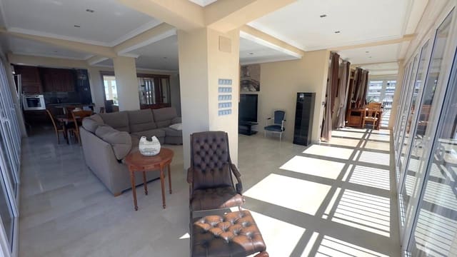 5 quarto Apartamento para arrendar em Torrevieja - 1 500 € (Ref: 9690594)