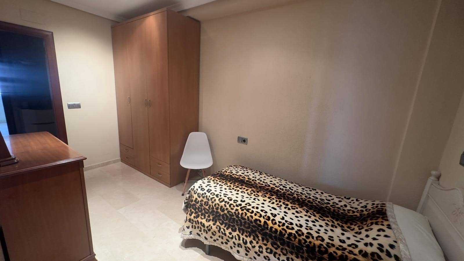 5 quarto Apartamento para arrendar em Torrevieja - 1 500 € (Ref: 9690594)