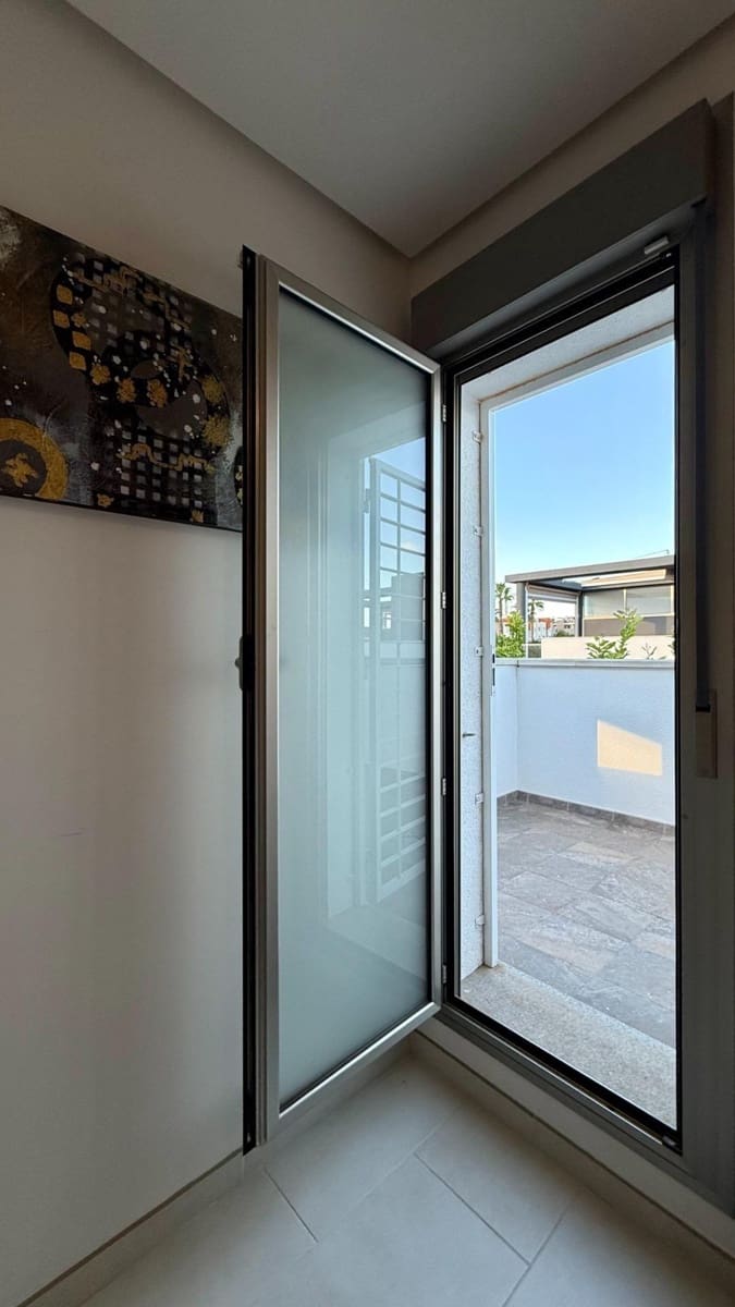 Adosado de 3 habitaciones en Aguas Nuevas en venta con piscina - 349.900 € (Ref: 9843386)