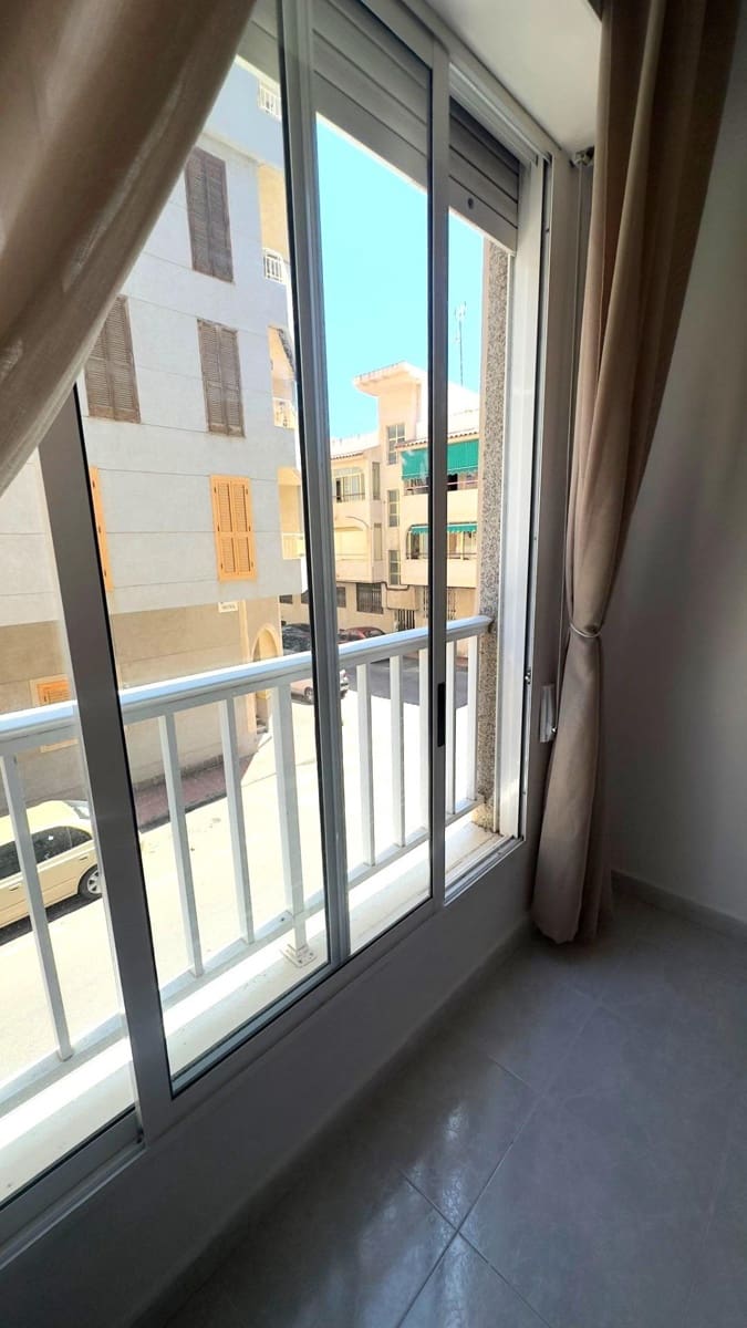 2 Zimmer Apartment zu verkaufen in Torrevieja mit Garage - 139.000 € (Ref: 9846226)